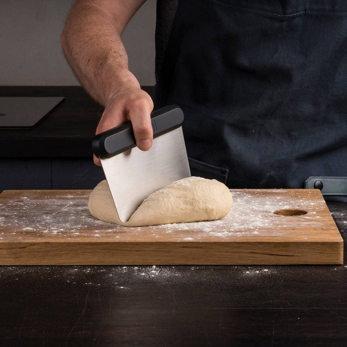Ooni Pizza Dough Scraper - Ooni Europe | Click this image to open up the product gallery modal. The product gallery modal allows the images to be zoomed in on.