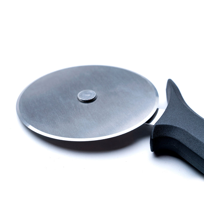 Ooni Pizza Cutter Wheel - Ooni Europe | Click this image to open up the product gallery modal. The product gallery modal allows the images to be zoomed in on.