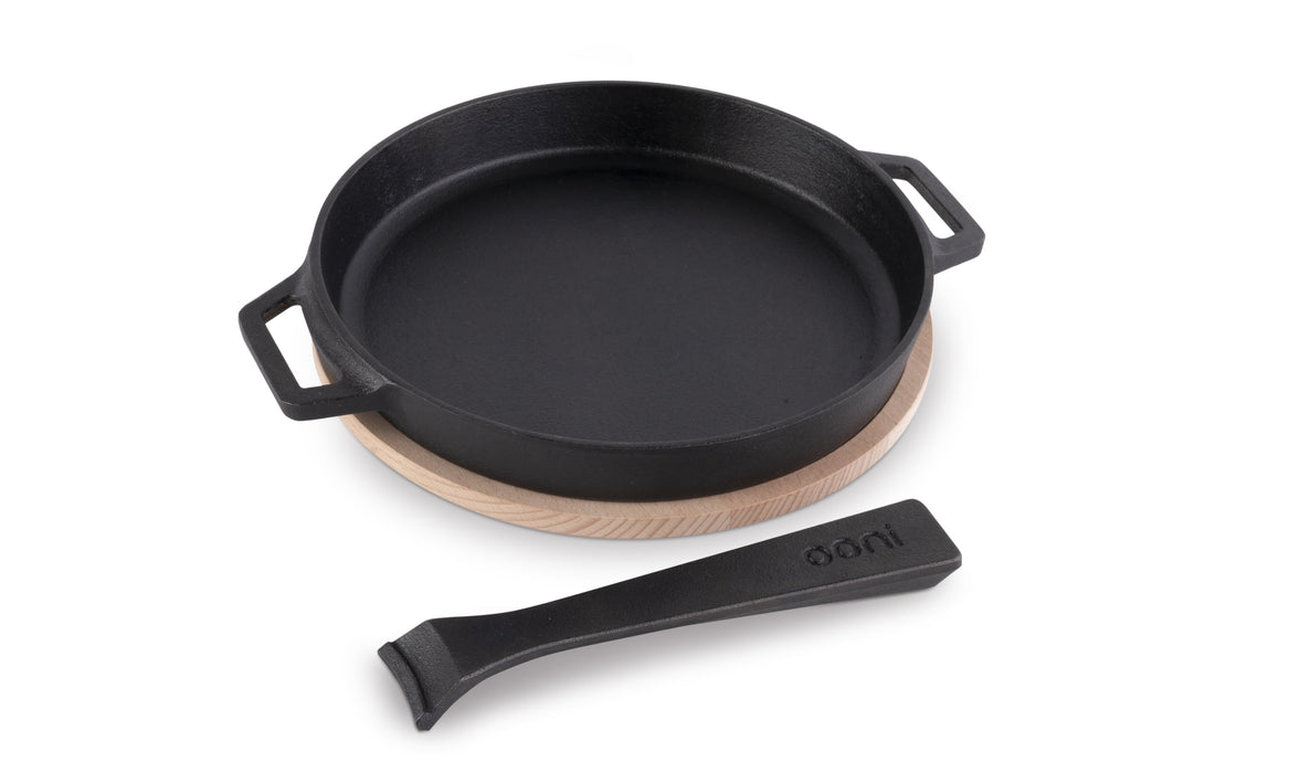 Ooni Cast Iron Skillet Pan - Ooni Europe | Click this image to open up the product gallery modal. The product gallery modal allows the images to be zoomed in on.