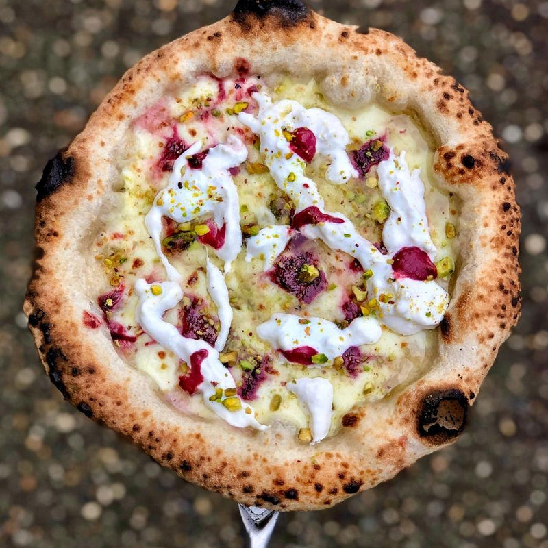 Ksepizza mit Knoblauch, Rbenpree und Pistazienrezept  Ooni Europe