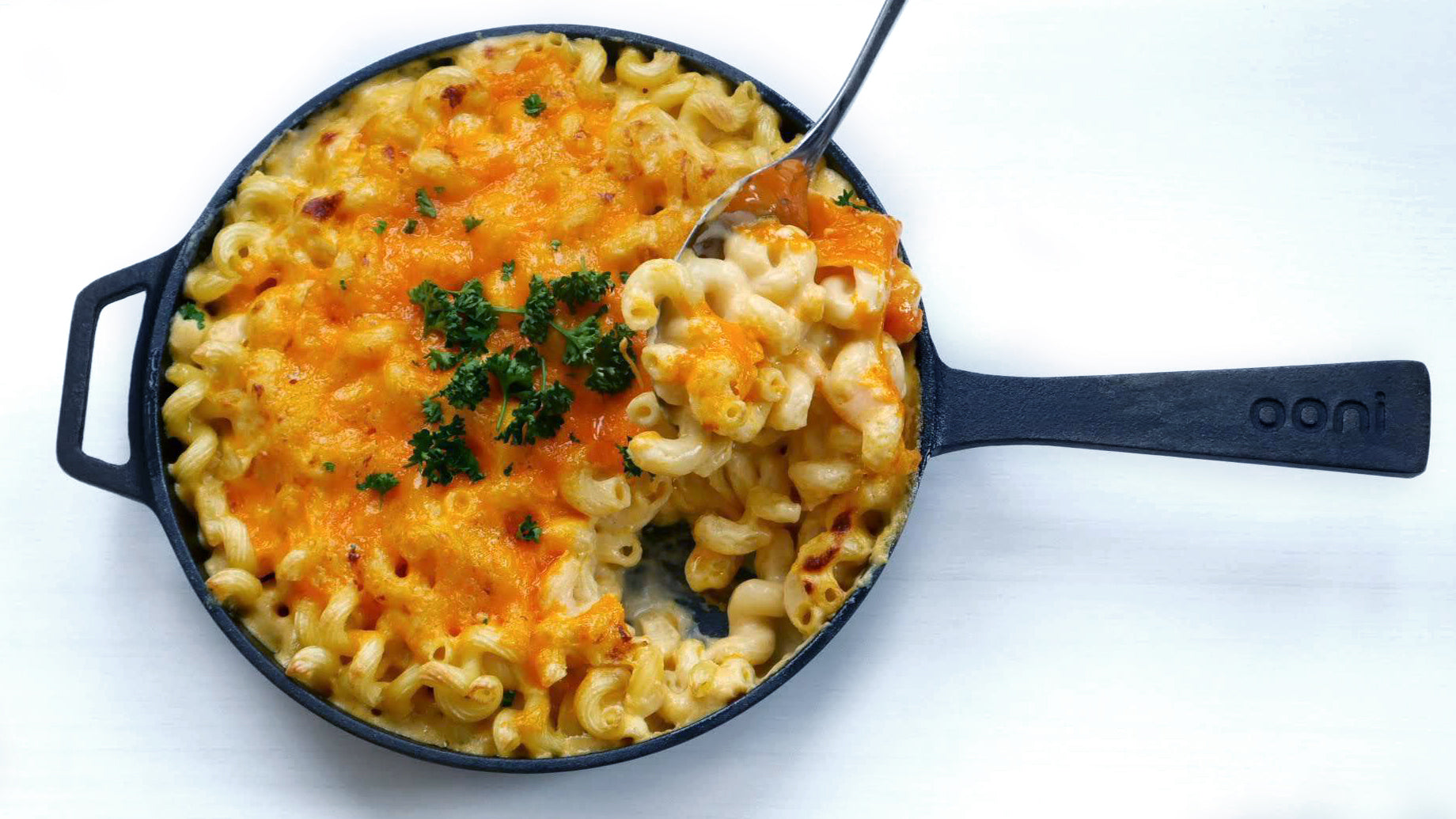 Recette de macaroni au fromage cuit à la poêle— Ooni Europe