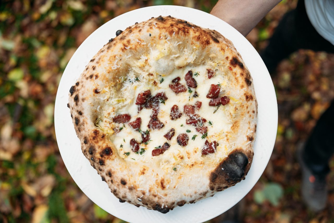 Roasted chicken pie pizza with bacon and leek recipe — Ooni Europe