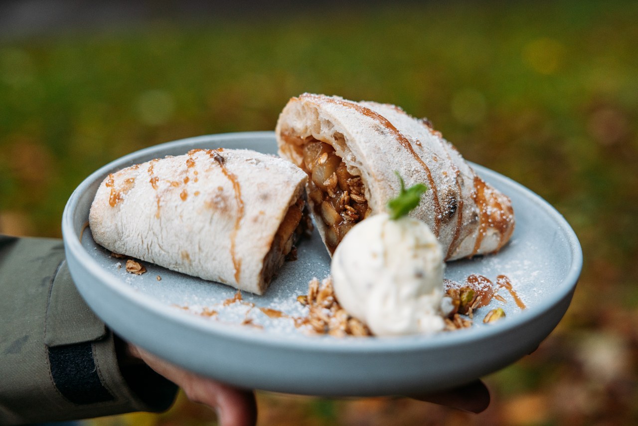 Apple and Pear Crumble Dessert Calzone Recipe — Ooni Europe