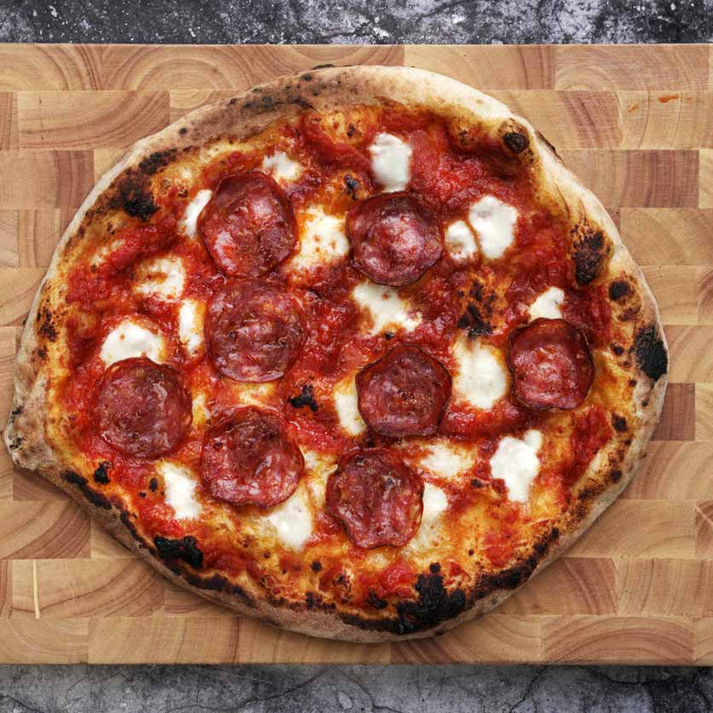 https://eu.ooni.com/cdn/shop/articles/pepperoni-pizza.jpg?crop=center&height=800&v=1587043733&width=800